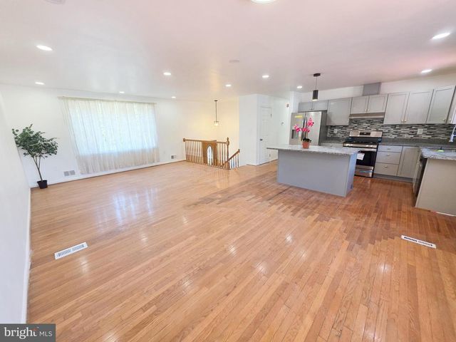 6300 AUTH RD, Suitland, MD 20746