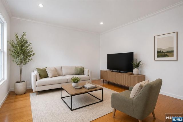 528 52nd Street 201, West New York, NJ 07093