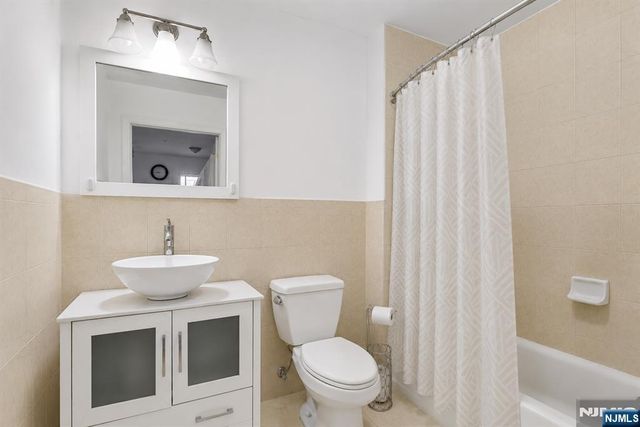 528 52nd Street 201, West New York, NJ 07093
