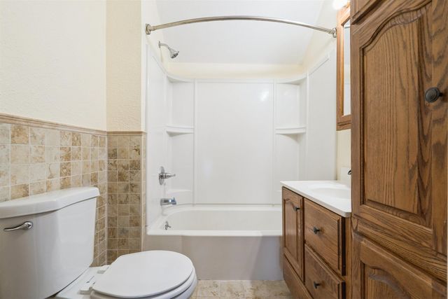 16 NW 5th Street, Oelwein, IA 50662