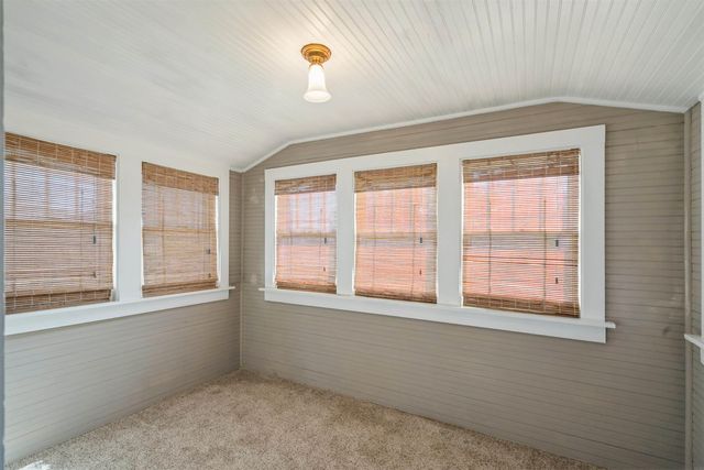 16 NW 5th Street, Oelwein, IA 50662