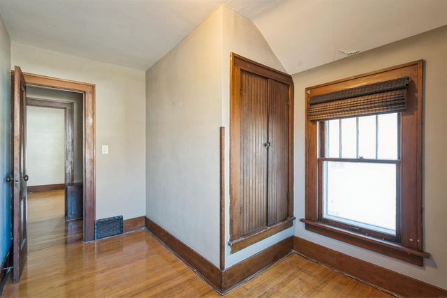 16 NW 5th Street, Oelwein, IA 50662