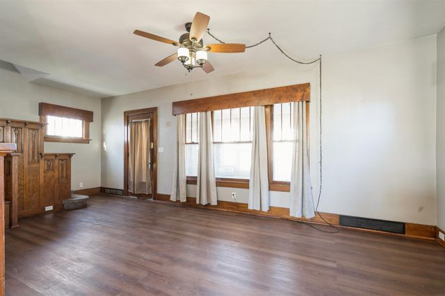 16 NW 5th Street, Oelwein, IA 50662