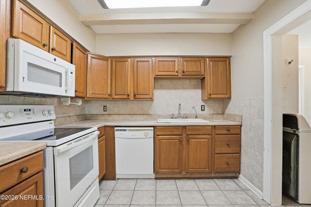 1546 RIVER HILLS Circle W, Jacksonville, FL 32211