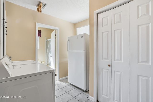 1546 RIVER HILLS Circle W, Jacksonville, FL 32211