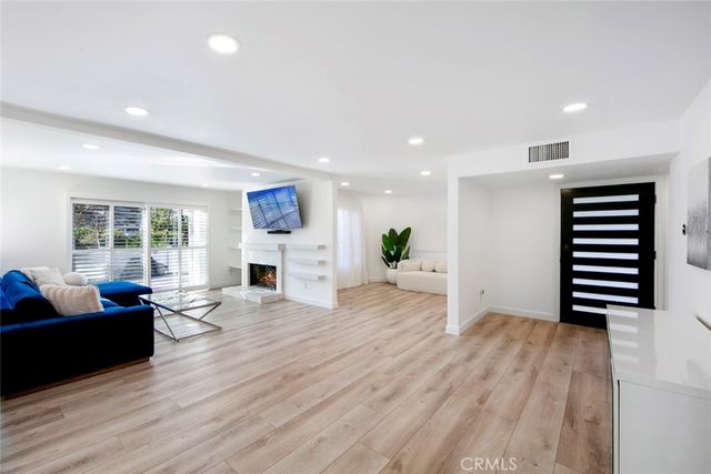 918 Hyde Court, Costa Mesa, CA 92626