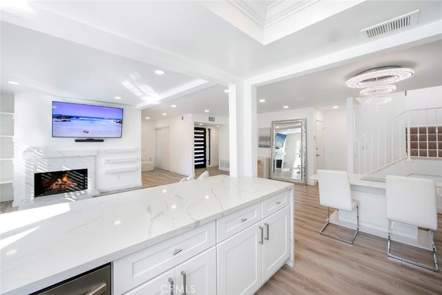 918 Hyde Court, Costa Mesa, CA 92626