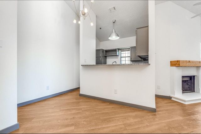 4800 W Lovers Lane 315, Dallas, TX 75209
