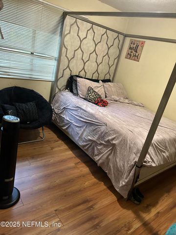 718 OAKS MANOR Court, M1-2, Jacksonville, FL 32211