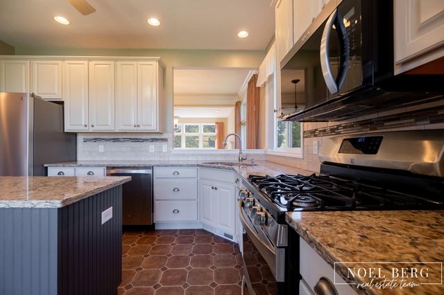 15 W Watershore Drive, Muskegon, MI 49444