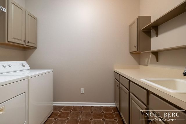 15 W Watershore Drive, Muskegon, MI 49444