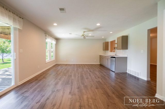 15 W Watershore Drive, Muskegon, MI 49444