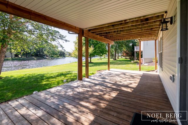 15 W Watershore Drive, Muskegon, MI 49444