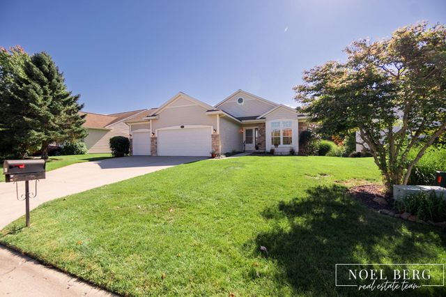 15 W Watershore Drive, Muskegon, MI 49444