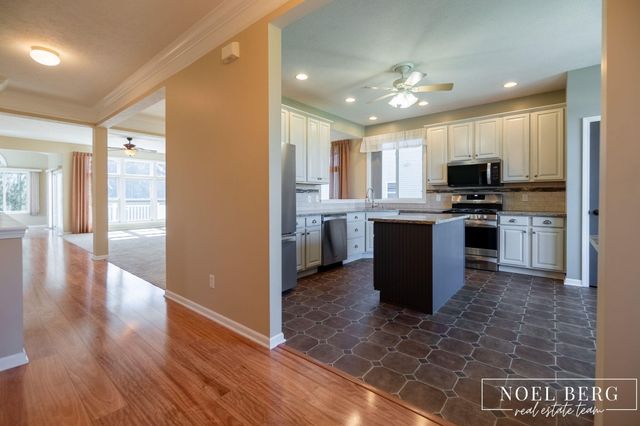 15 W Watershore Drive, Muskegon, MI 49444