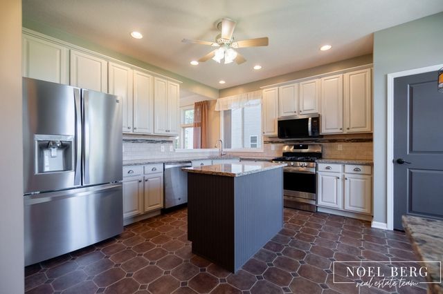 15 W Watershore Drive, Muskegon, MI 49444