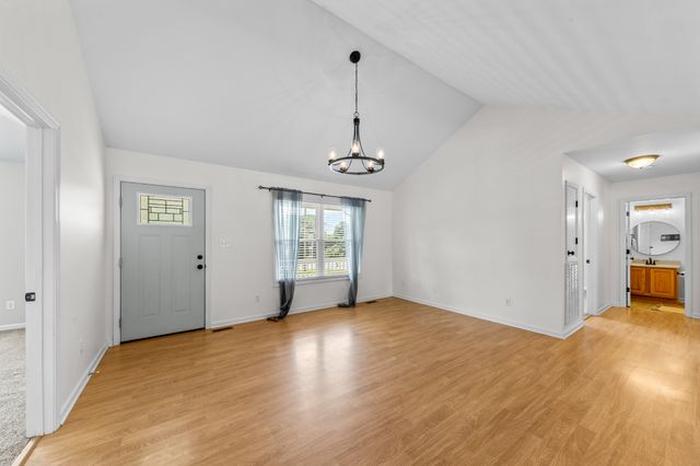 824 Mulberry Dr, Columbia, TN 38401