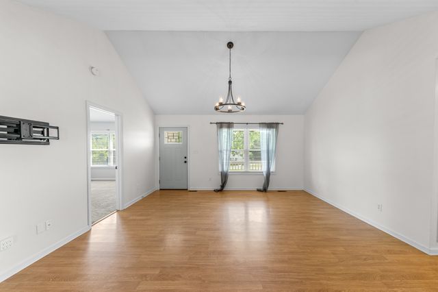 824 Mulberry Dr, Columbia, TN 38401