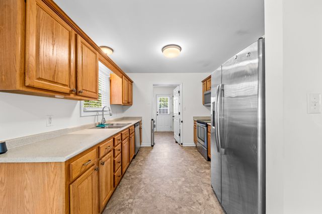 824 Mulberry Dr, Columbia, TN 38401