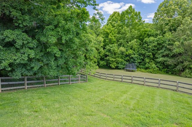824 Mulberry Dr, Columbia, TN 38401