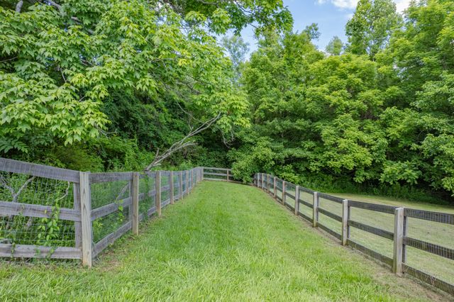 824 Mulberry Dr, Columbia, TN 38401