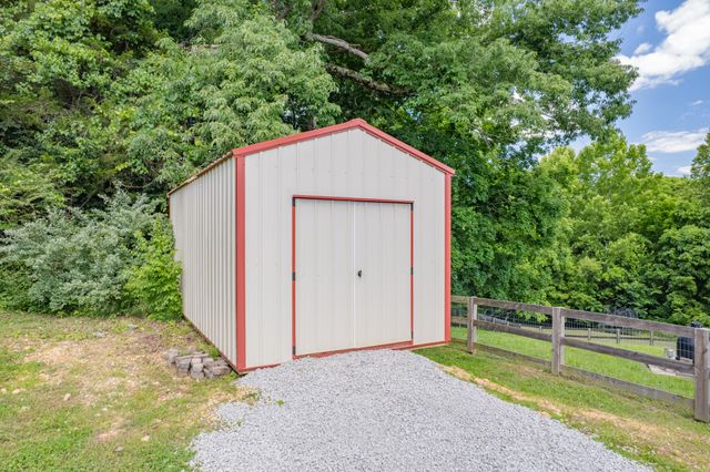 824 Mulberry Dr, Columbia, TN 38401