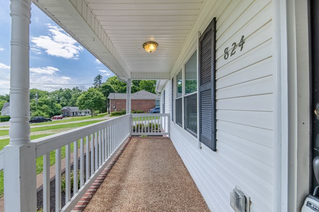 824 Mulberry Dr, Columbia, TN 38401
