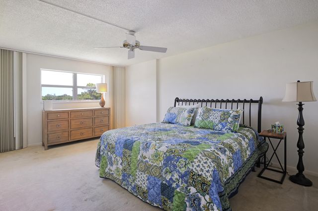 6850 10th Avenue N 313, Greenacres, FL 33467
