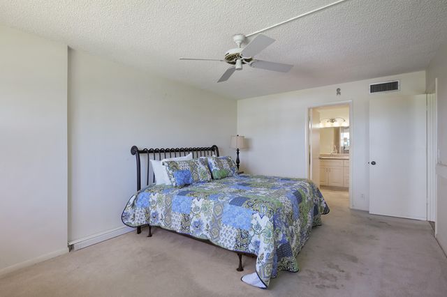 6850 10th Avenue N 313, Greenacres, FL 33467
