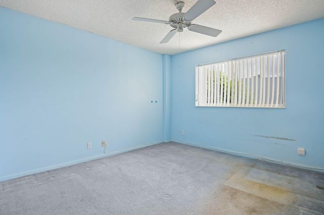 6850 10th Avenue N 313, Greenacres, FL 33467