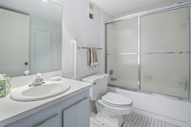 6850 10th Avenue N 313, Greenacres, FL 33467
