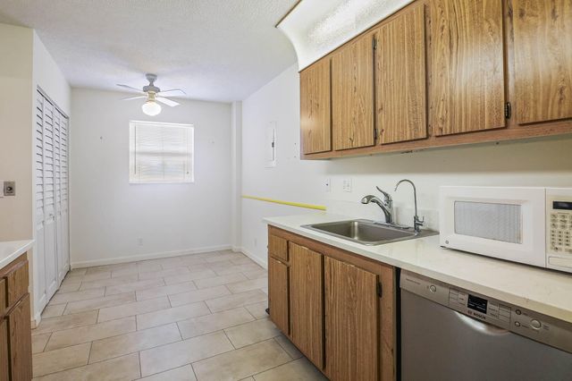 6850 10th Avenue N 313, Greenacres, FL 33467