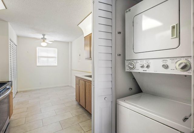 6850 10th Avenue N 313, Greenacres, FL 33467