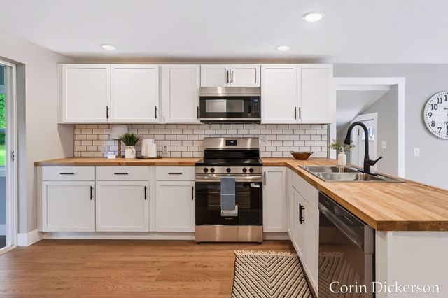 10860 Douglas Avenue, Cooper Twp, MI 49080