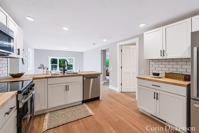 10860 Douglas Avenue, Cooper Twp, MI 49080