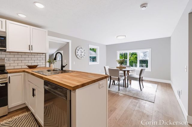 10860 Douglas Avenue, Cooper Twp, MI 49080