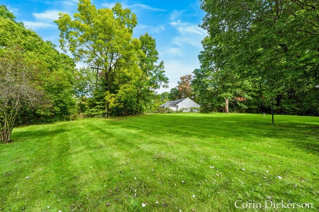 10860 Douglas Avenue, Cooper Twp, MI 49080