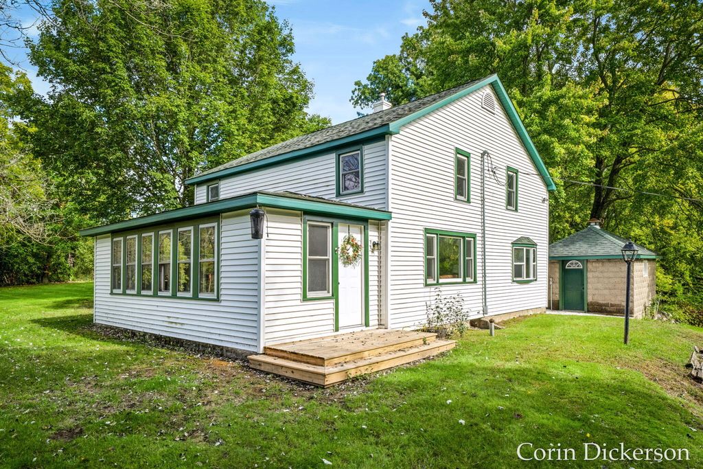 10860 Douglas Avenue, Cooper Twp, MI 49080