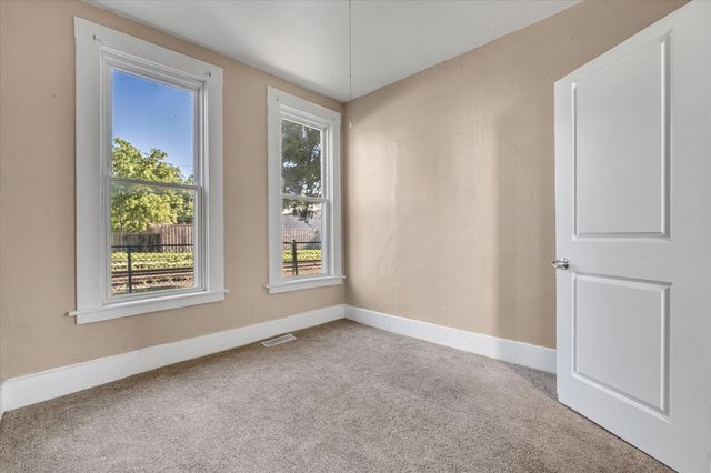 1125 W 5th Street, Davenport, IA 52802