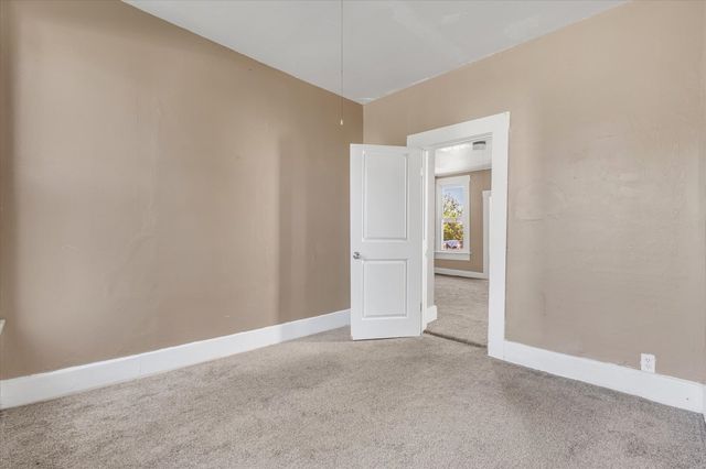 1125 W 5th Street, Davenport, IA 52802