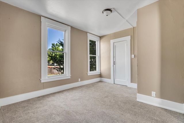 1125 W 5th Street, Davenport, IA 52802