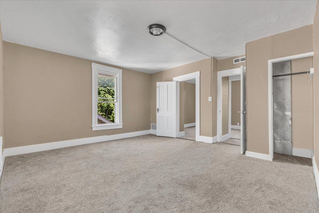 1125 W 5th Street, Davenport, IA 52802