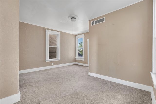 1125 W 5th Street, Davenport, IA 52802