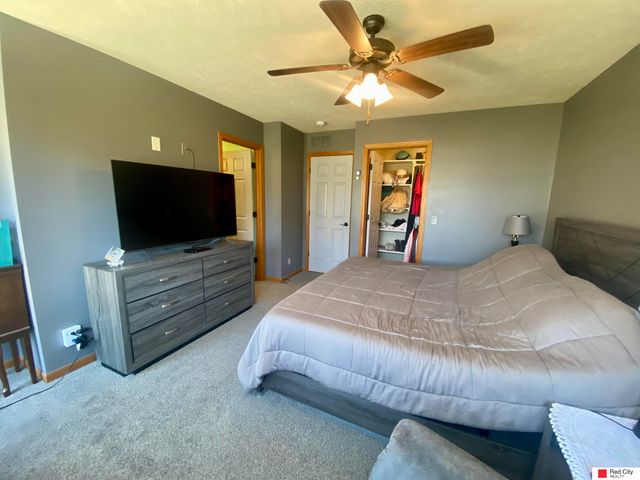 8335 Broken Ridge Drive, Lincoln, NE 68526