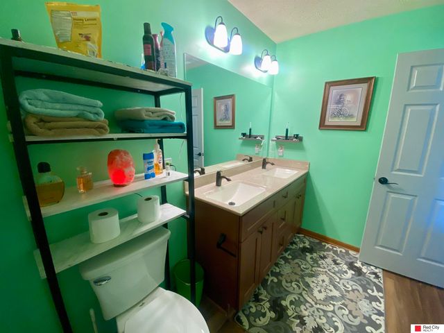 8335 Broken Ridge Drive, Lincoln, NE 68526