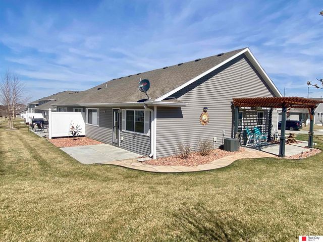 8335 Broken Ridge Drive, Lincoln, NE 68526