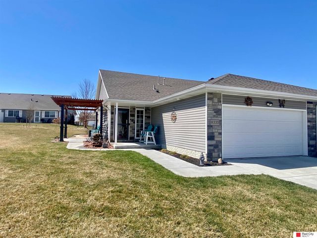 8335 Broken Ridge Drive, Lincoln, NE 68526