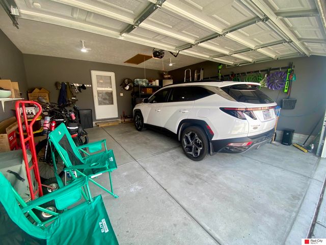 8335 Broken Ridge Drive, Lincoln, NE 68526