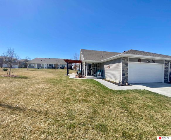 8335 Broken Ridge Drive, Lincoln, NE 68526