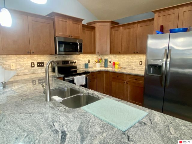 8335 Broken Ridge Drive, Lincoln, NE 68526